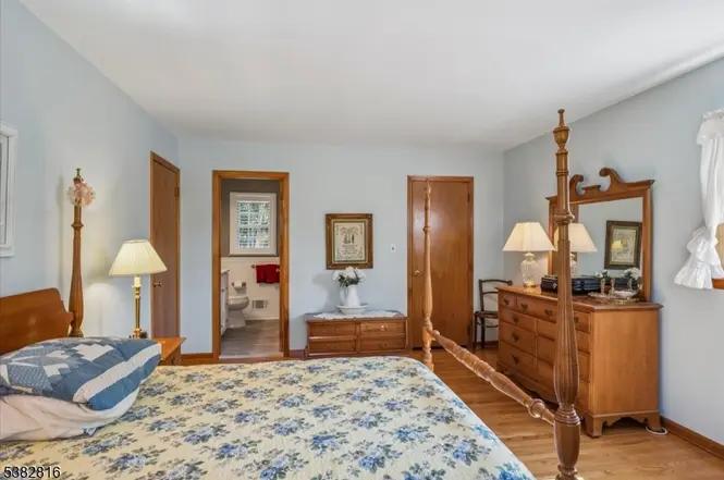 Sale Photo Thumbnail #19