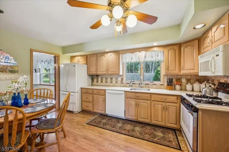 Sale Photo Thumbnail #11