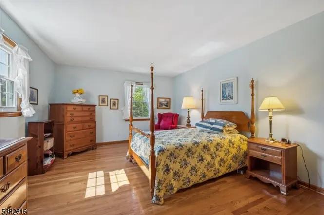 Sale Photo Thumbnail #18