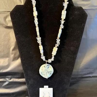 Bead & Pendant Necklace With Earrings 
