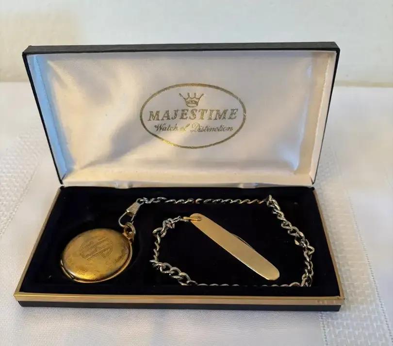 Majestron Vintage Pocket Watch w/Knife