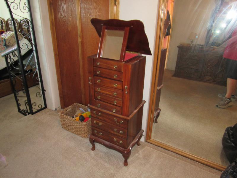 Sale Photo Thumbnail #42