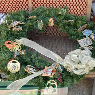 Wreath with White House Orniments 