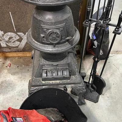 Cast Iron Pot Belly Stove With Accessories 