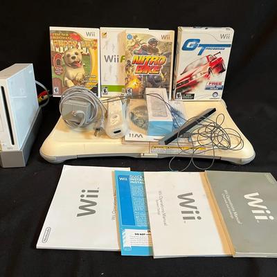 White Wii Console, 4 Games, 2 Controllers, Wii Fit Board 