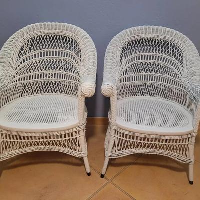 White Wicker Chairs 