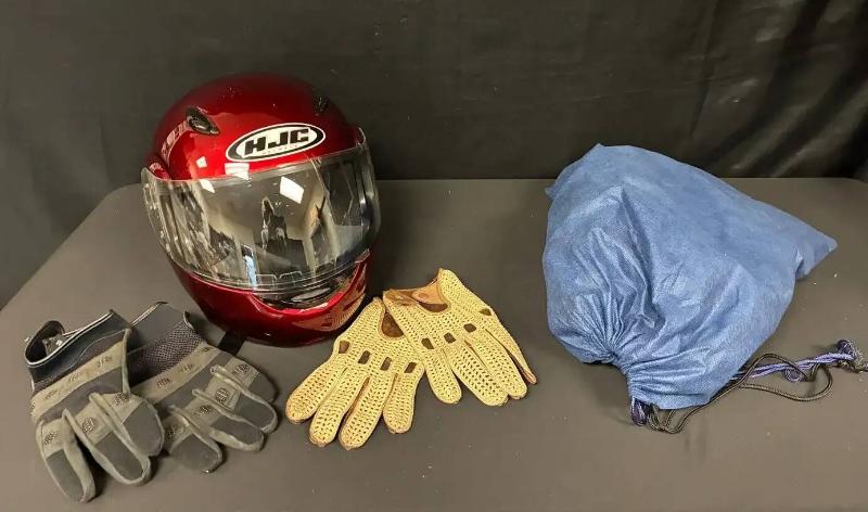 Dw136 motorcycle helmet and gloves