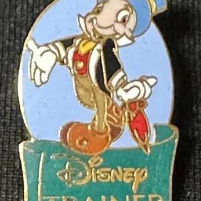 Disney Cast Member Trainer Pin Jiminy Cricket Design