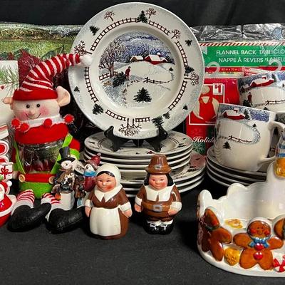 Christmas Dishes, Decor & Southern Living Cookbook Lot