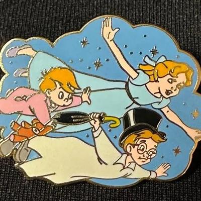 #2 DisneyPeter PanCollectible Pin  Flying Over London
