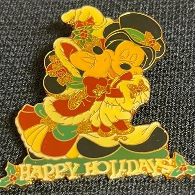 “Happy Holiday” Minnie And Mickey Disney Pin Limited Edition Of 7,500 (2)