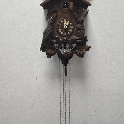 Vintage THE WHITE-TAILED DEER CUCKOO CLOCK #A3063 & EMERALD LAKE Plate #B9032 From The Danbury Mint 