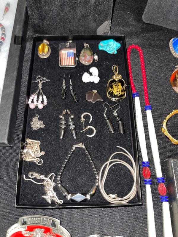 Sale Photo Thumbnail #979