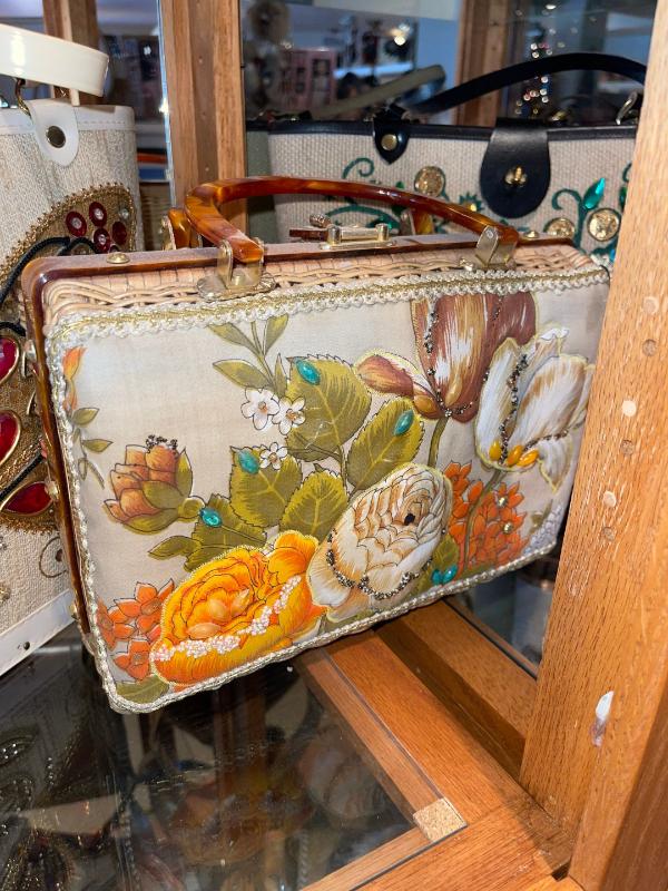 Sale Photo Thumbnail #105