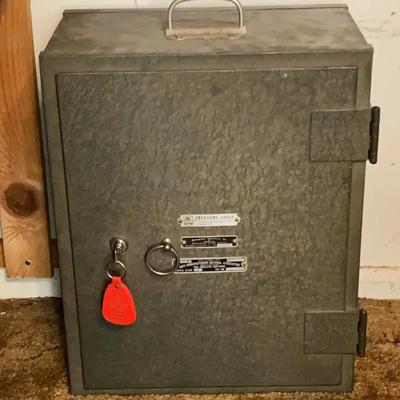 Treasure Chest Fireproof Safe with Key