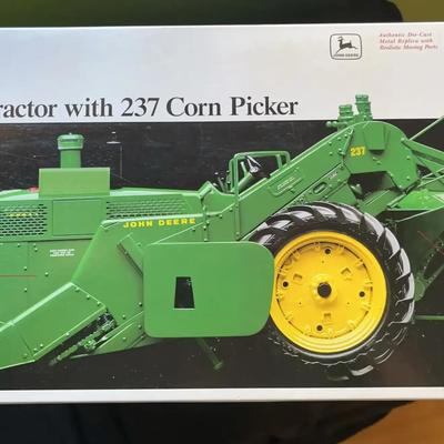 John Deere 4020 Tractor with 237 Corn Picker – Precision Classics Series