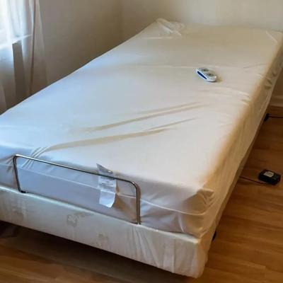 Tempur-Pedic Twin Adjustable Bed with Remote