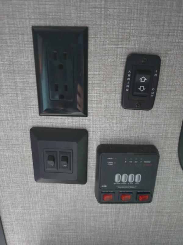 Sale Photo Thumbnail #15