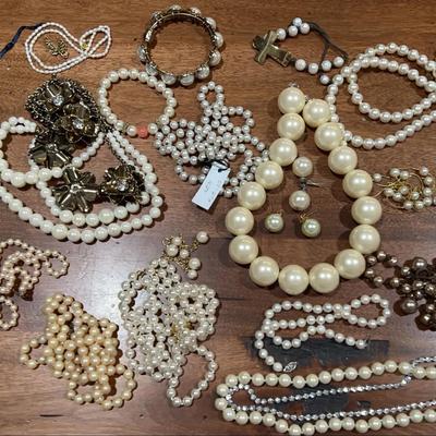 Pearl Necklaces, Bracelets And earrings. Pearls Not Verified As real.