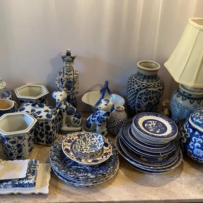La Dolce Vita Blue Scroll Collection – Decorative Blue & White Porcelain Set