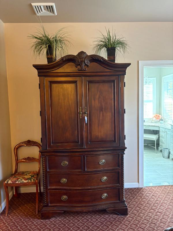 Sale Photo Thumbnail #104: 81h x 44 x 24