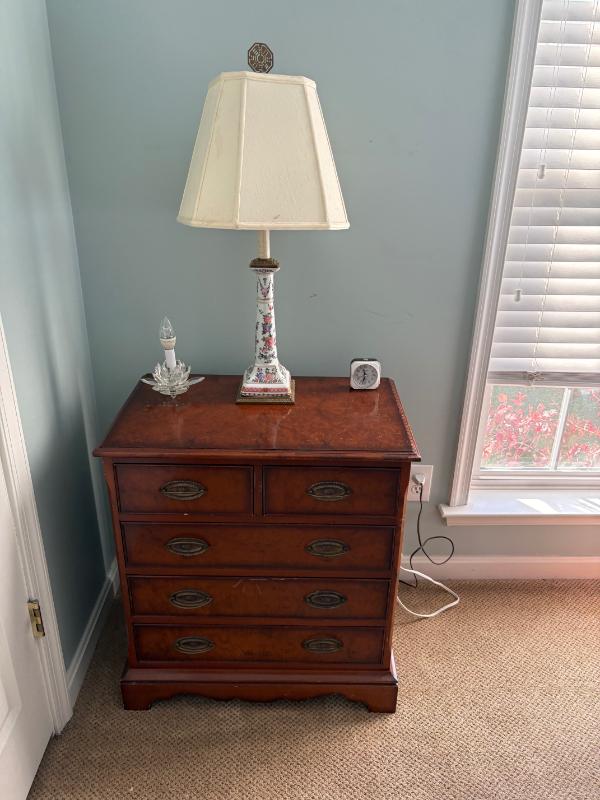 Sale Photo Thumbnail #118: 25.5”l x 16”w x 28”h