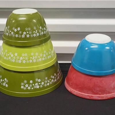 Pyrex Nesting Bowls
