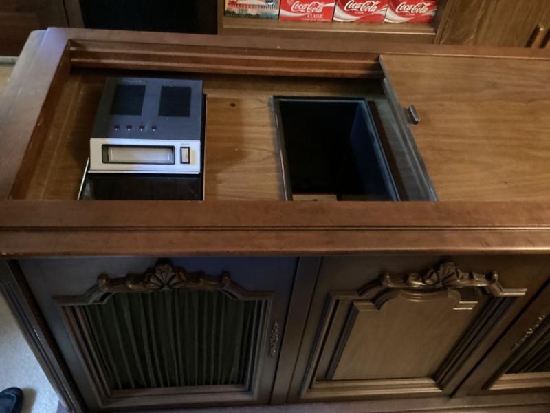 Sale Photo Thumbnail #39: Vintage 1960s magnavox 8 track player