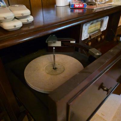 Vintage silvertone console record player