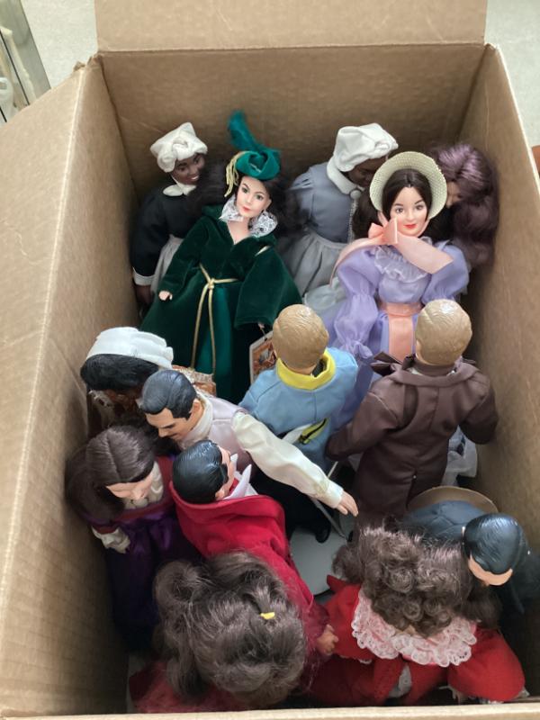 Sale Photo Thumbnail #100: Gone with the wind collector dolls