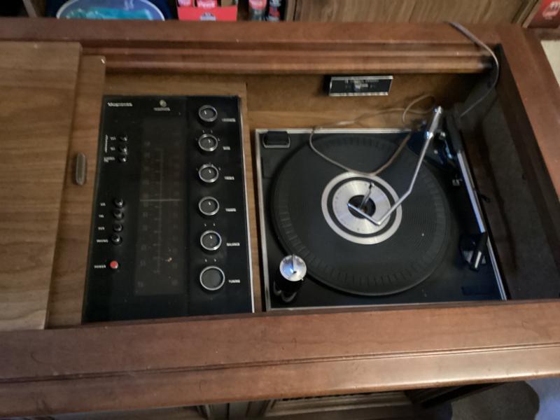 Sale Photo Thumbnail #41: Vintage 1960s magnavox radio and record player