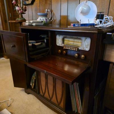 Vintage silvertone console radio
