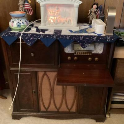 Vintage silvertone console radio and record player cabinet