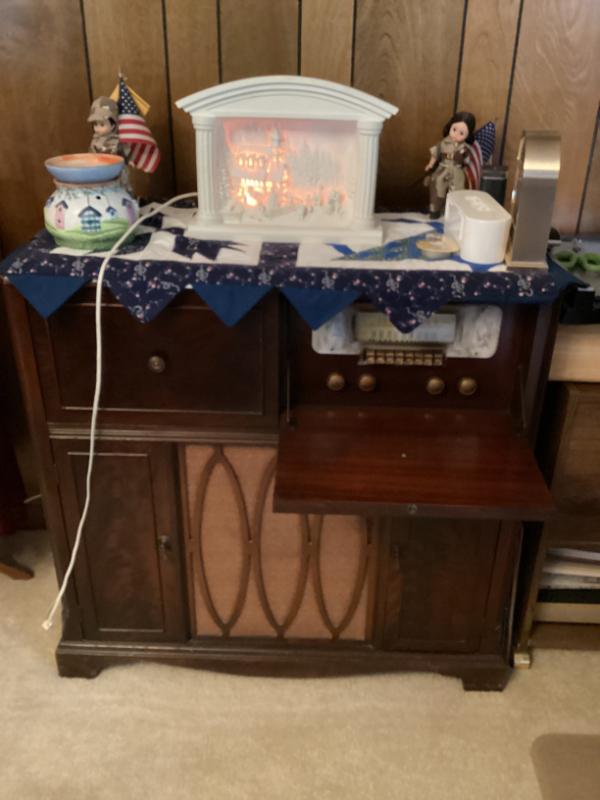 Sale Photo Thumbnail #42: Vintage silvertone console radio and record player cabinet