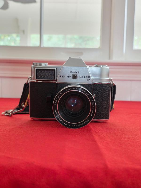 Sale Photo Thumbnail #19: Vintage camera kodak retina reflex iv