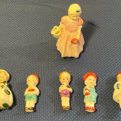Vintage Porcelain Figures & Bobbleheads