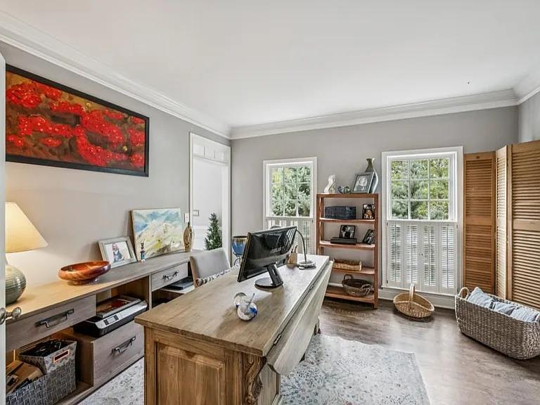 Sale Photo Thumbnail #11