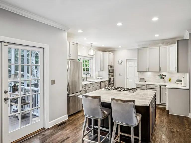 Sale Photo Thumbnail #16