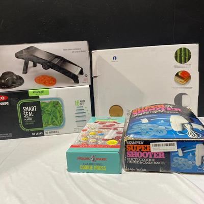 New In Box Kitchen Items I Clyde’s Plastic Containers, Cookie Press, Cutting Board & Mandolin Slicer