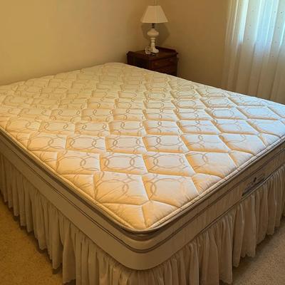 Sleep Number Queen Mattress Like New 
