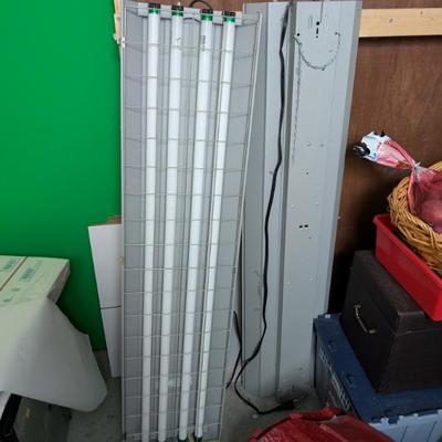 Sale Photo Thumbnail #22: Utility lights