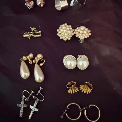 Lot 413: Lot of Vintage & Modern Costume Clip-On Earrings – Mixed Styles and Designs