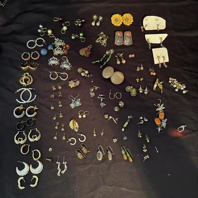 Lot 410: Large Lot of Vintage & Modern Costume Earrings – Mixed Styles and Designs