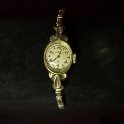 Lot 408: Vintage Lady Elgin 10K Gold-Filled Ladies Wristwatch – Classic Oval Case, Mechanical Wind
