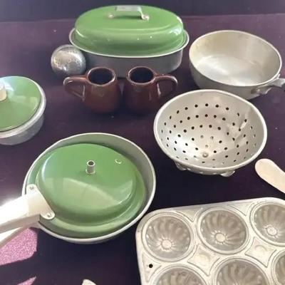 Lot 131:  Vintage Miniature Toy Kitchenware Set – Enamel, Aluminum & Ceramic