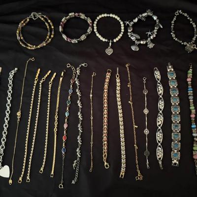 Lot 417: Costume Bracelets – Mixed Styles and Designs, Gold & Silver Tone, Beaded, Charms