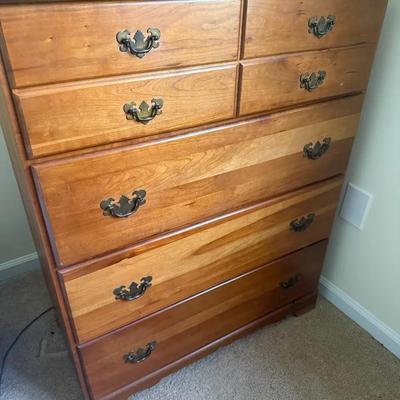 Lot 534: Hudson House Solid Cherry 4-Piece Bedroom Set – Bed, Dresser with Mirror, Cheand Nights