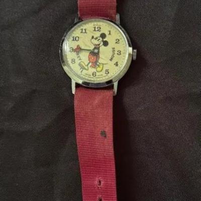 Lot 423: Vintage 1960s Mickey Mouse Swiss Made Mechanical Wristwatch – Red Band, Classic Disney Desi