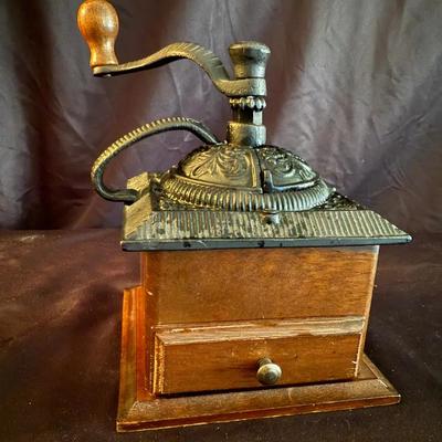 Lot 509: Vintage-Style Cast Iron & Wood Coffee Grinder – Decorative Hand-Crank Mill