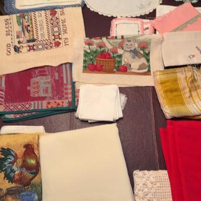 Lot 523: collection of assorted holiday mats, napkins, table cloths, And hand towels